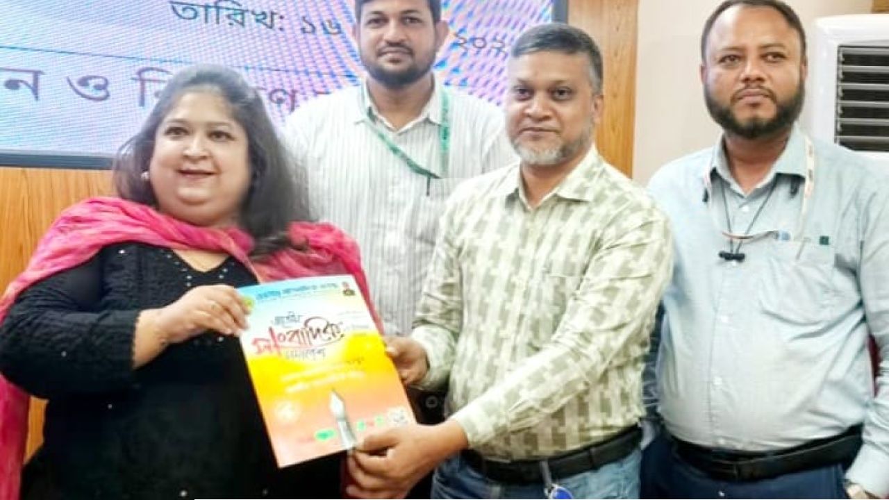 বীমায় বন্দী মানুষের টাকা