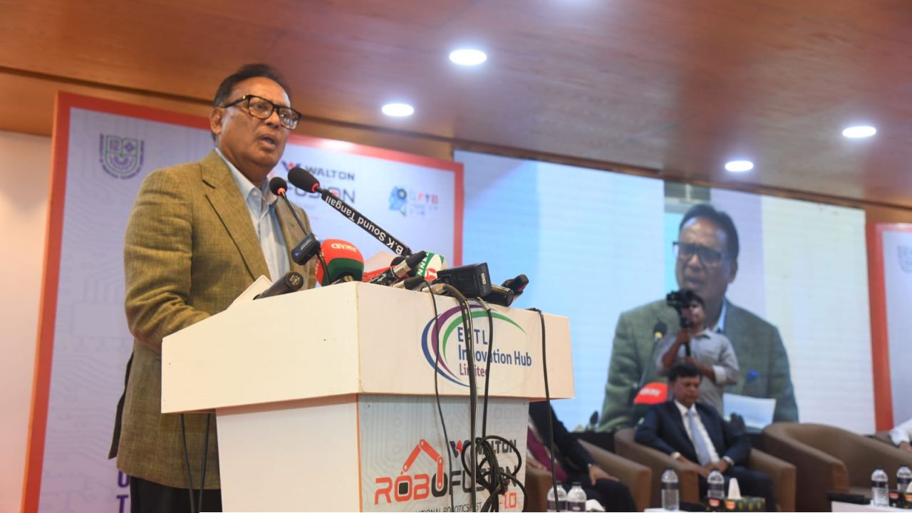 প্রযুক্তিনির্ভর উন্নয়ন তখনই টেকসই হবে, যখন দেশের তরুণরা এই পরিবর্তনের নেতৃত্ব দেবে    -ডাক,টেলিযোগাযোগ ও তথ্যপ্রযুক্তিমন্ত্রী ফকির মাহবুব আনাম
