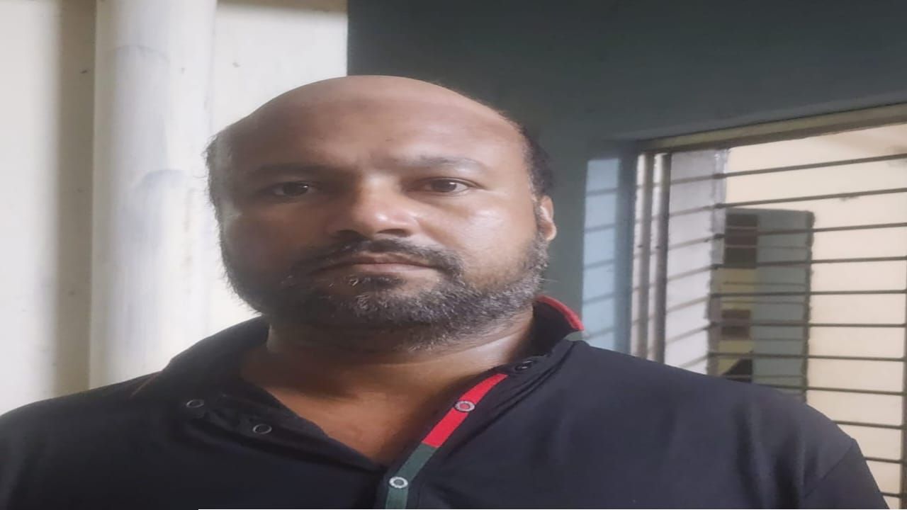 সরাইলে এনজিও লুটের আসামিকে পুলিশের কাছ থেকে ছিনিয়ে নিল পরিবার, পরে আত্মসমর্পণ