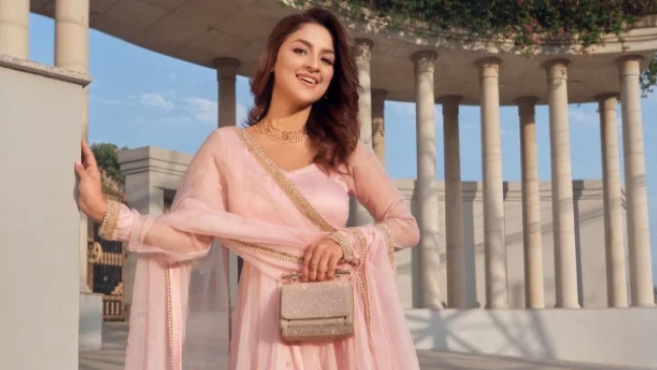 অশিক্ষিত, চাঁদাবাজ দিয়ে দেশটা ভরে গেছে: সাদিয়া আয়মান
