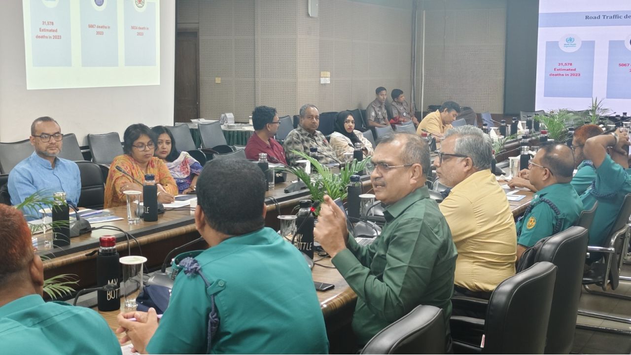 সড়ক দুর্ঘটনার আচরণগত ঝুঁকি নিরসনে ডিএমপি সদর দপ্তরে মতবিনিময় সভা অনুষ্ঠিত