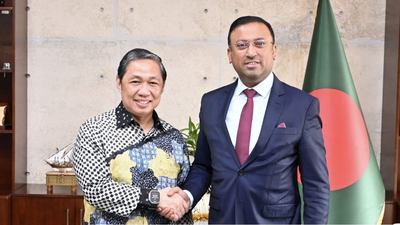 বাংলাদেশ ও ইন্দোনেশিয়ার দ্বিপাক্ষিক অংশীদারিত্ব জোরদারে পাঁচ প্রস্তাব পররাষ্ট্র প্রতিমন্ত্রীর 