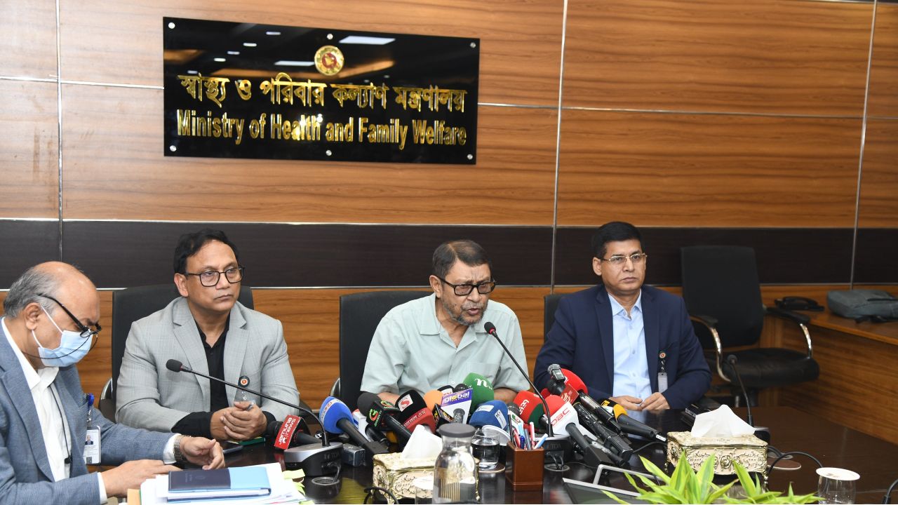 ক্যান্সার চিকিৎসাসেবা সম্প্রসারণে দেশে আসছে ১৭ রেডিওথেরাপি মেশিন - স্বাস্থ্যমন্ত্রী