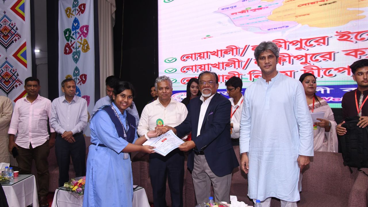 চাকরির পেছনে না ছুটে তরুণদের উদ্যোক্তা হওয়ার আহ্বান জনপ্রশাসন উপদেষ্টার 