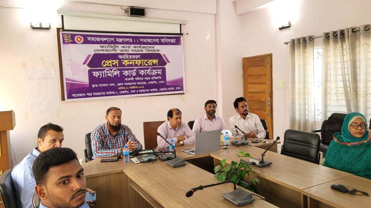 ফ্যামিলি কার্ড শুমারির উদ্বোধন ঘিরে তেজগাঁওয়ে স্থানীয় পর্যায়ে আয়োজন