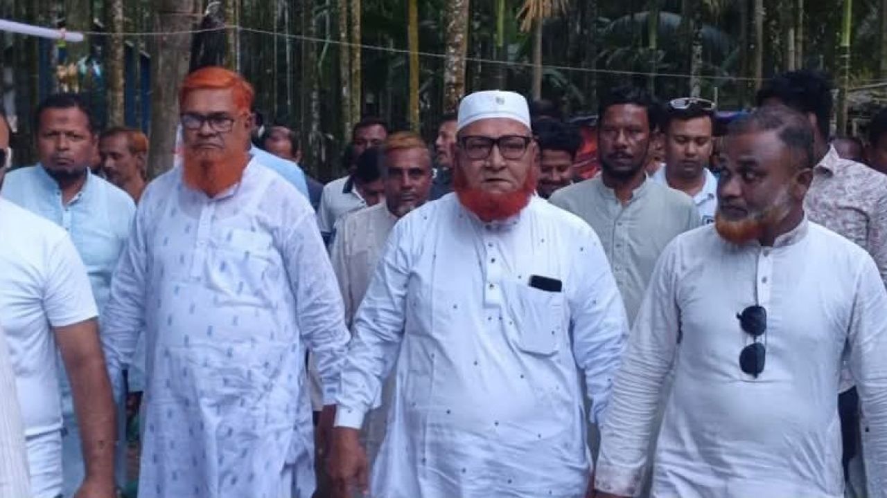 বোরহানউদ্দিনে হাফিজ ইব্রাহিমের নির্দেশে পূজামণ্ডপ পরিদর্শনে বিএনপি নেতা কাজল হাওলাদার