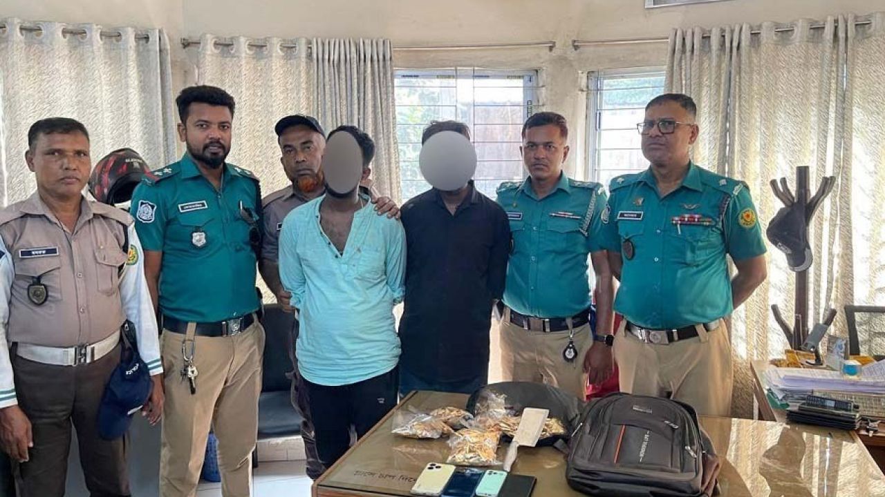 রামপুরায় ১ হাজার ৩৯ পুরিয়া হেরোইনসহ দুই মাদক কারবারি গ্রেফতার
